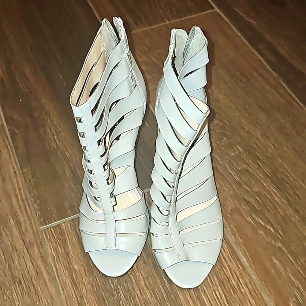 Inc Grey Silver Heel sz 7